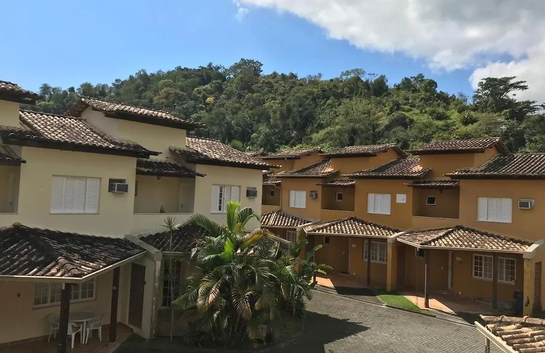 Linda casa em condomínio-1
